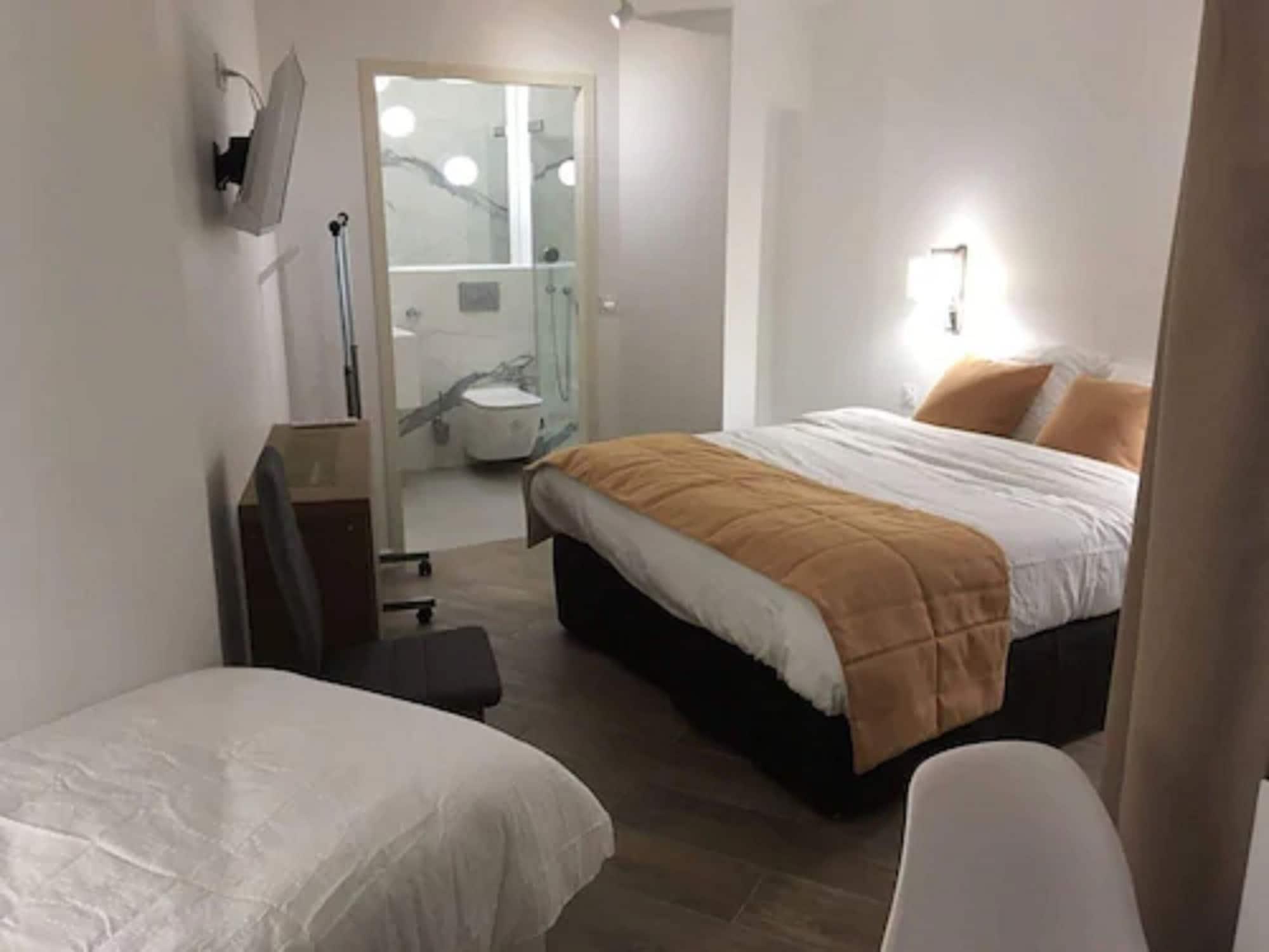 Hotel Ferney Republique Parijs